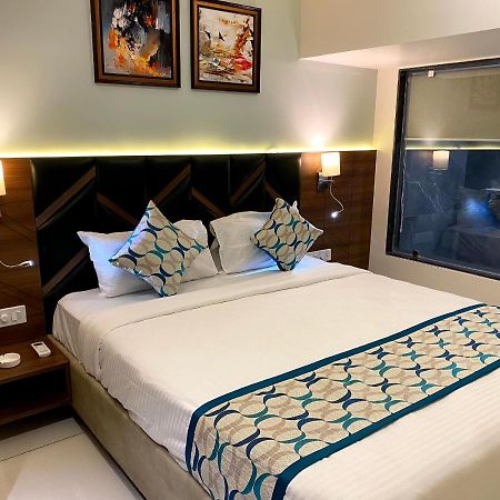 Hotel Unique By Apex Vadodara Extérieur photo