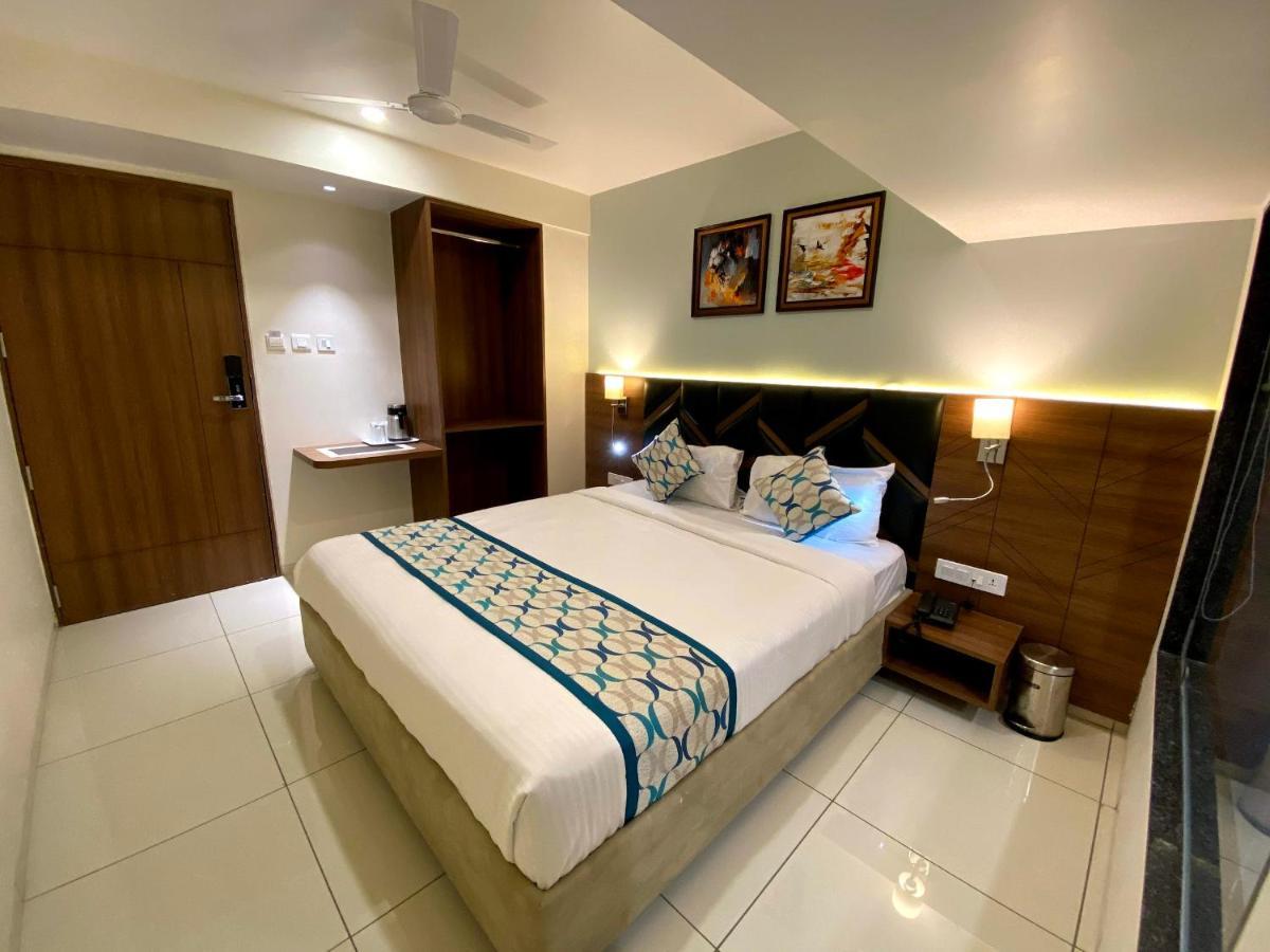 Hotel Unique By Apex Vadodara Extérieur photo